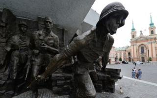 Война с памятниками: как в разных странах сносят советские монументы